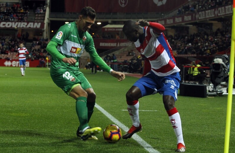 Partido entre Granada y Elche celebrado en Los Cármenes / LFP
