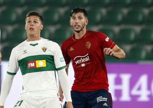 Guido Carrillo durante un partido entre Elche y Osasuna / LaLiga