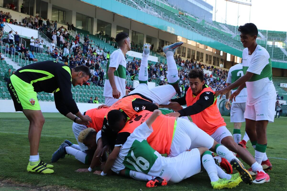Los jugadores del Elche Ilicitano celebran un gol ante el Eldense / Sonia Arcos - Elche C.F.
