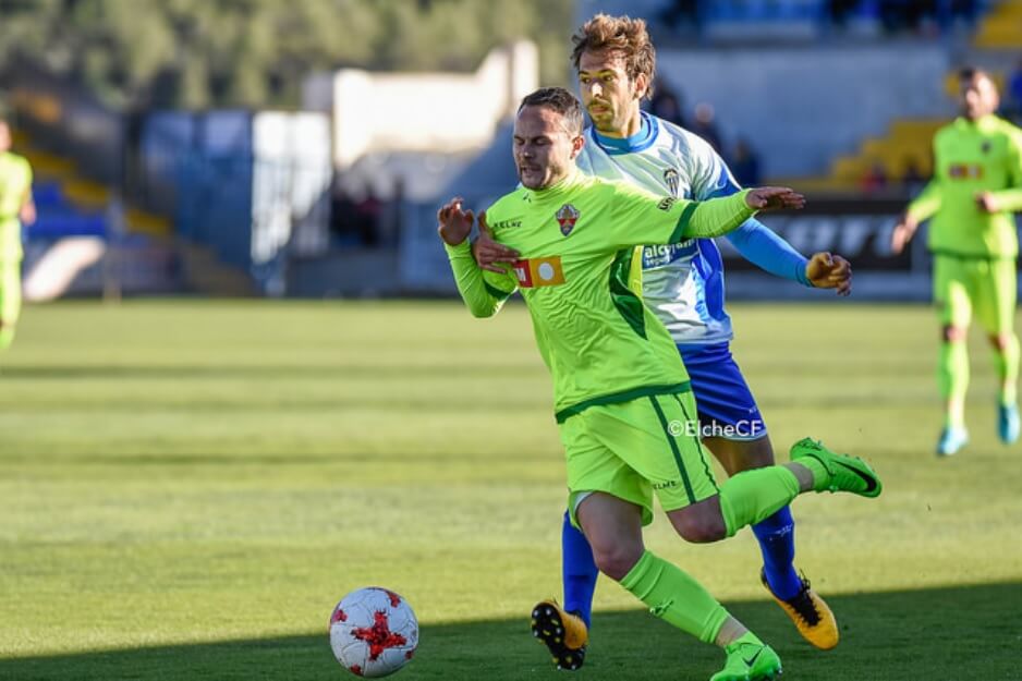 El jugador del Elche Iván Sánchez conduce el balón durante un partido ante el CD Alcoyano / Sonia Arcos - Elche C.F. El jugador del Elche Iván Sánchez conduce el balón durante un partido ante el CD Alcoyano / Sonia Arcos - Elche C.F.
