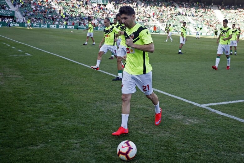 Javi Flores antes de un partido con el Elche en la temporada 18-19 / LFP