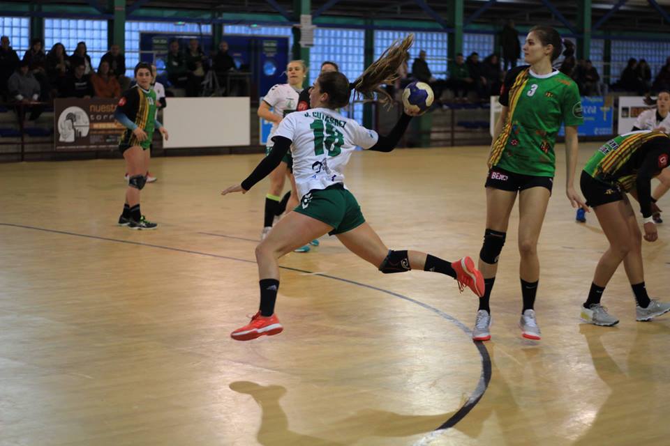 La jugadora del Elche Mustang Jénifer Gutiérrez durante un partido en la temporada 18-19