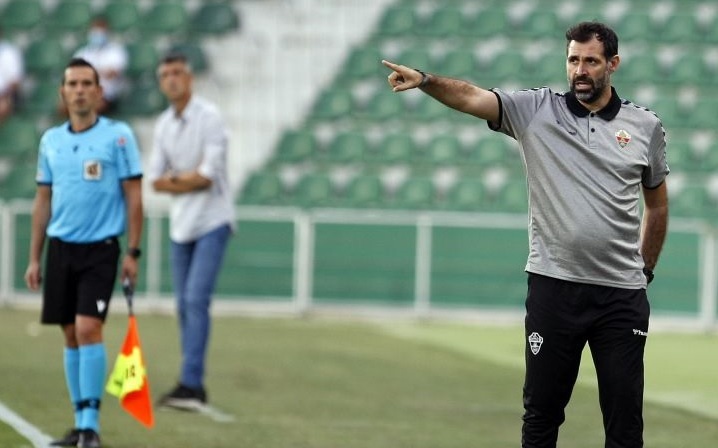 Jesús Muñoz dirige al Elche ante la Real Sociedad / La Liga