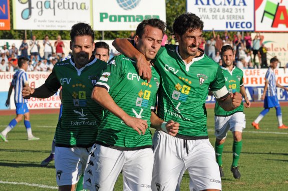 Jesús Rubio marca un gol con el Villanovense / Hoy.es