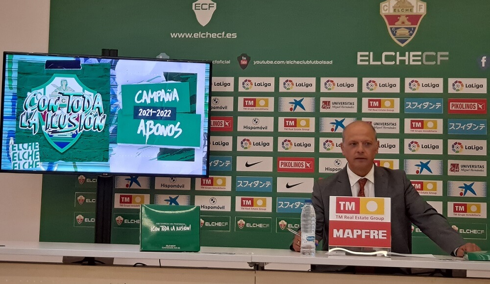 El presidente del Elche CF, Joaquín Buitrago, presenta la campaña de abonos del Elche CF / Elchedirecto.com