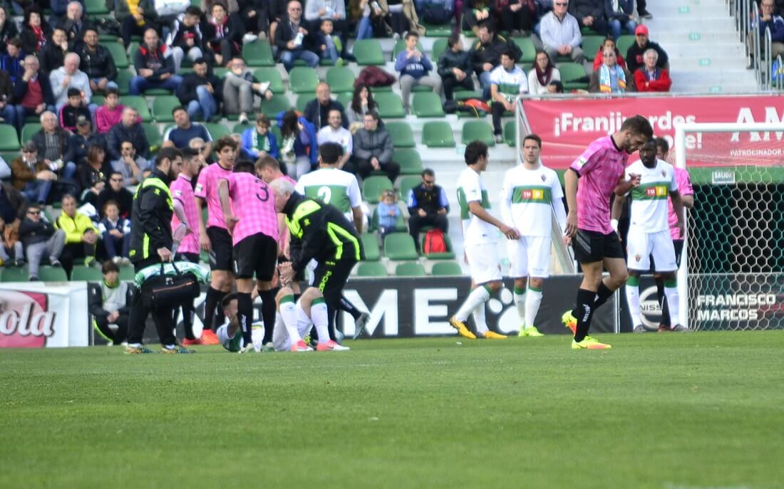 Josan en el momento de su lesión ante el Cornellá / Cristian Ripoll