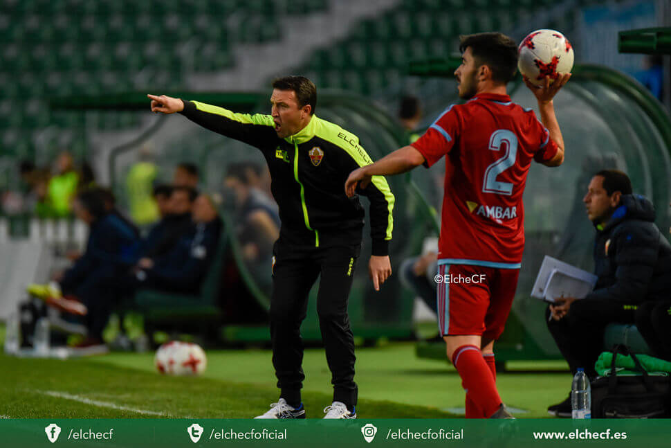 Josico dirige al Elche durante un partido / Sonia Arcos - Elche C.F. Oficial