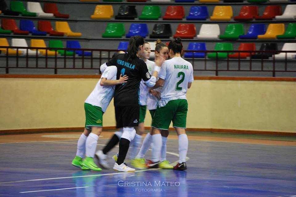 Las jugadoras del Joventut d'Elx celebran un gol