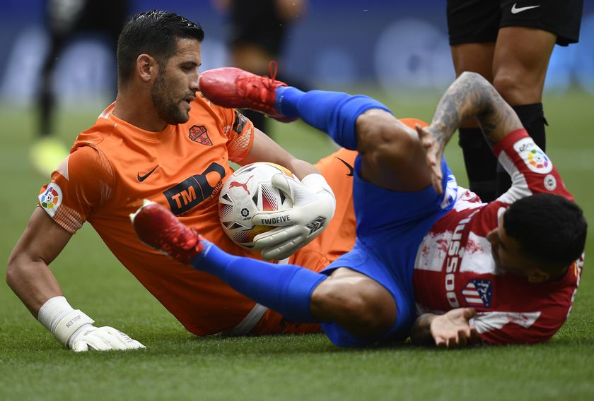 El portero Kiko Casilla durante un momento del partido ante el Atlético / La Razón El portero Kiko Casilla durante un momento del partido ante el Atlético / La Razón