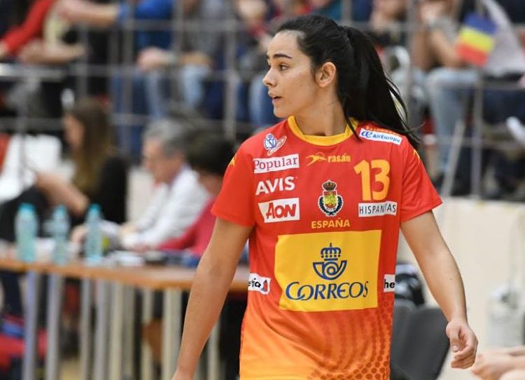 Laura Hernández con la selección española de balonmano femenino