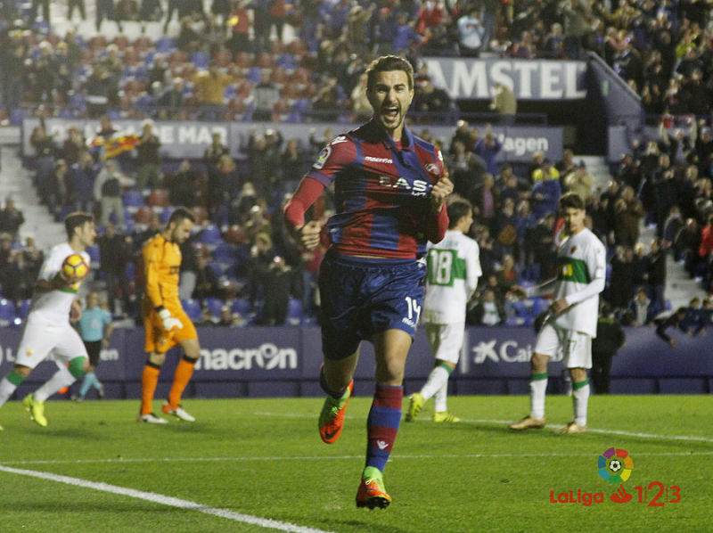 Juan Muñoz celebra su gol al Elche / LFP