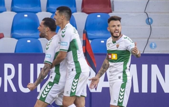 Los jugadores del Elche CF celebran un gol ante el Levante / LaLiga