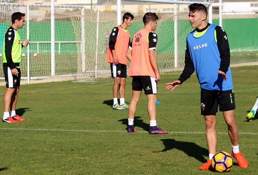 Liberto durante un entrenamiento con el Elche / Elche CF