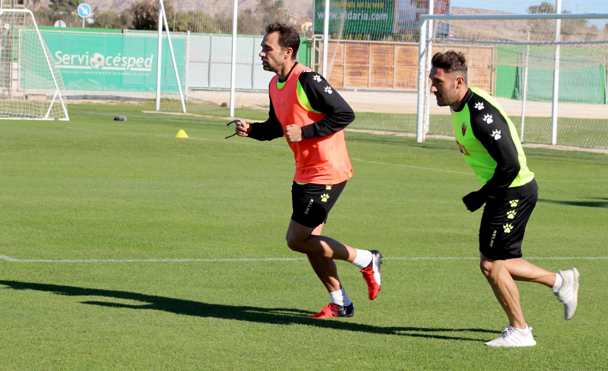 Lolo en un entrenamiento con el Elche / Elche CF