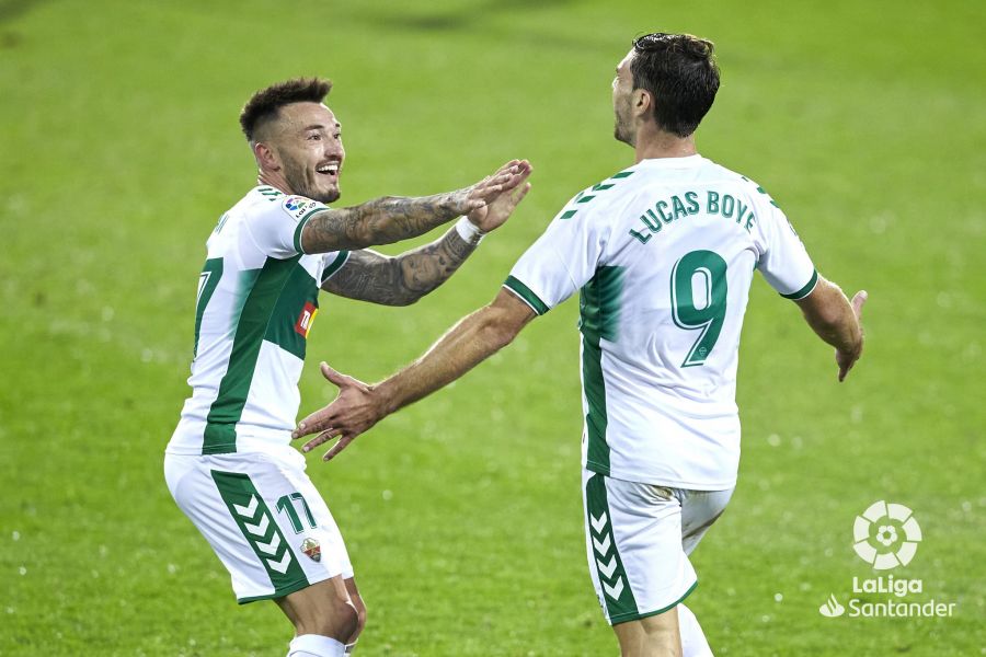 Los jugadores del Elche, Lucas Boyé y Josan, celebran el gol del primer ante el Eibar / LaLiga