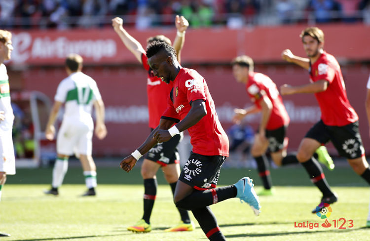 Iago Junior celebra su gol al Elche / LFP