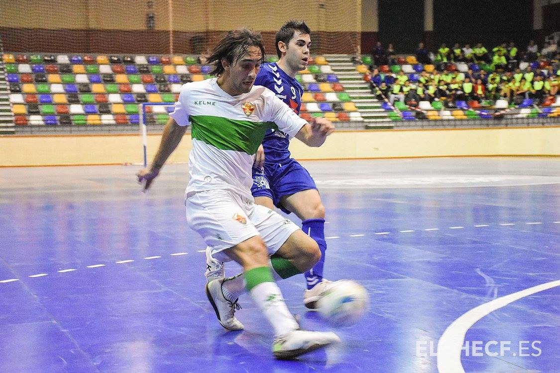 Manu García durante un partido con el Elche Sala