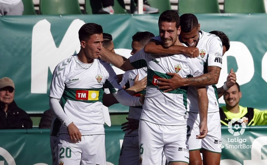 Los jugadores del Elche celebran un gol ante el Numancia en la temporada 19-20 / LFP