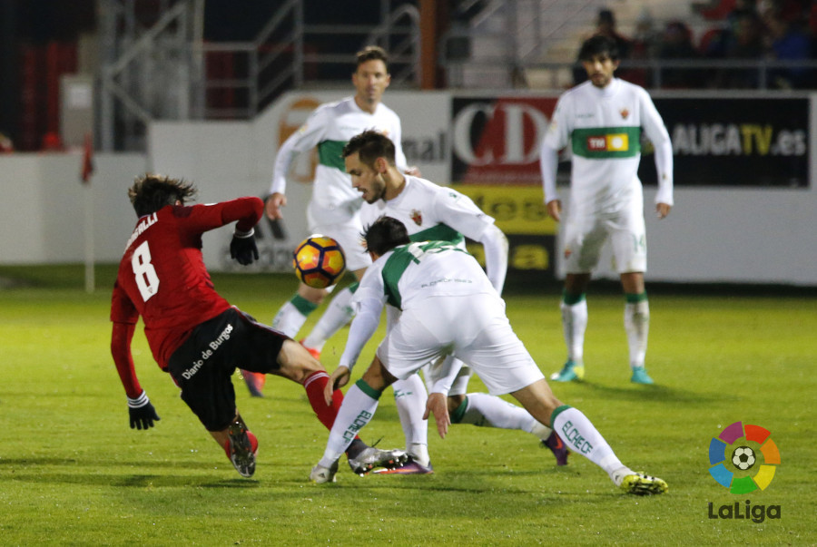 Partido entre Mirandés y Elche en Anduva / LFP