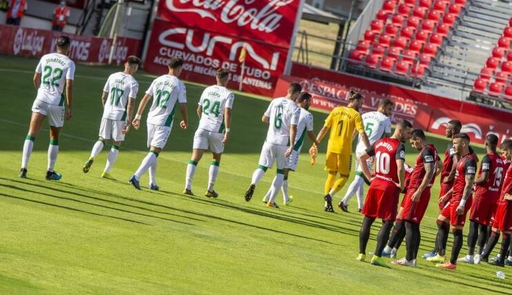 Momentos previos al partido entre Mirandés y Elche de la temporada 19-20 / LFP