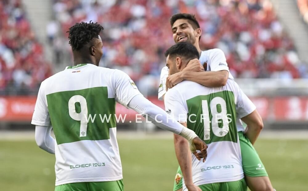 Los jugadores del Elche celebran un gol al Real Murcia en la Nueva Condomina, en el playoff de ascenso a Segunda División / Sonia Arcos - Elche C.F.