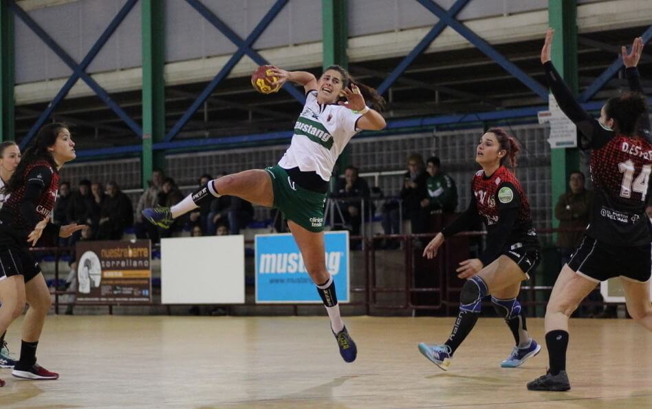 Partido entre Elche Mustang y Canyameral Valencia disputado en Carrús y correspondiente a la jornada 15 de la temporada 2017-2018 de División de Honor Femenina.