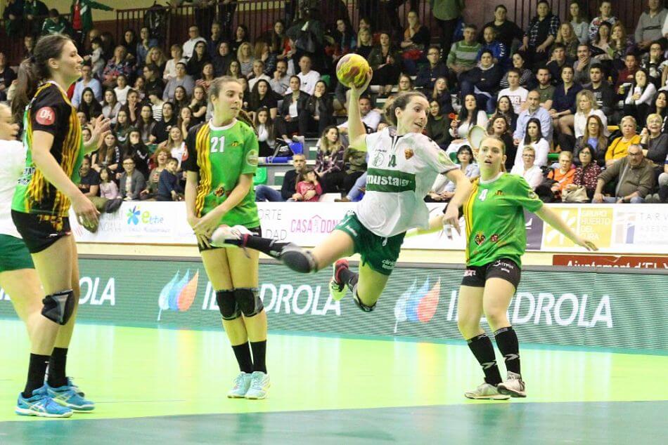 Partido entre Elche Mustang y BM Castellón disputado en el pabellón Esperanza Lag