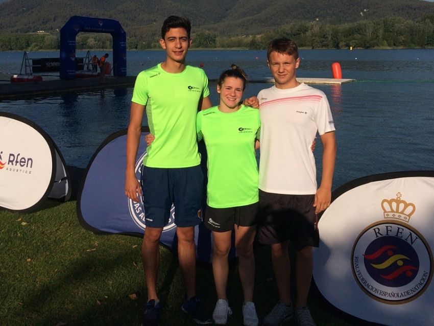 Los nadadores Claudia Berenguer, Javier Ronda y  Rodrigo Solis en el Campeonato de España de Aguas Abiertas 2017