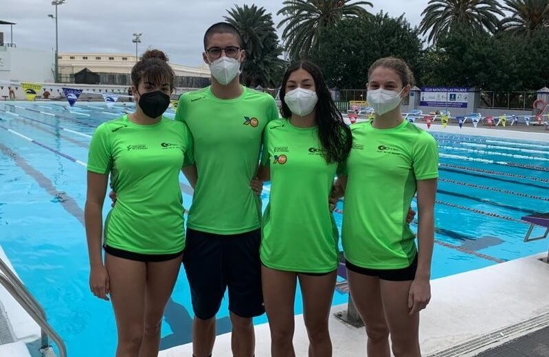 Nadadores del Club de Tenis Elche en la concentración del equipo nacional junior en Canarias