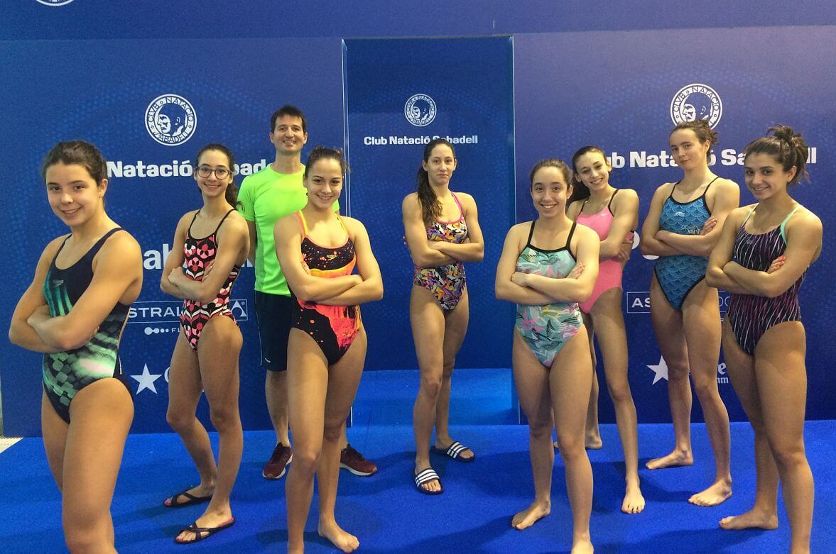 Equipo femenino de natación del Club de Tenis Elche en la Copa de España 2017 celebrada en Sabadell