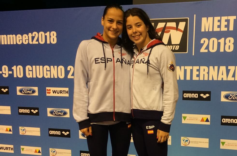 Las nadadores del Club Tenis Elche Marina Lázaro y Mariam Parreño en Roma con la Selección Española