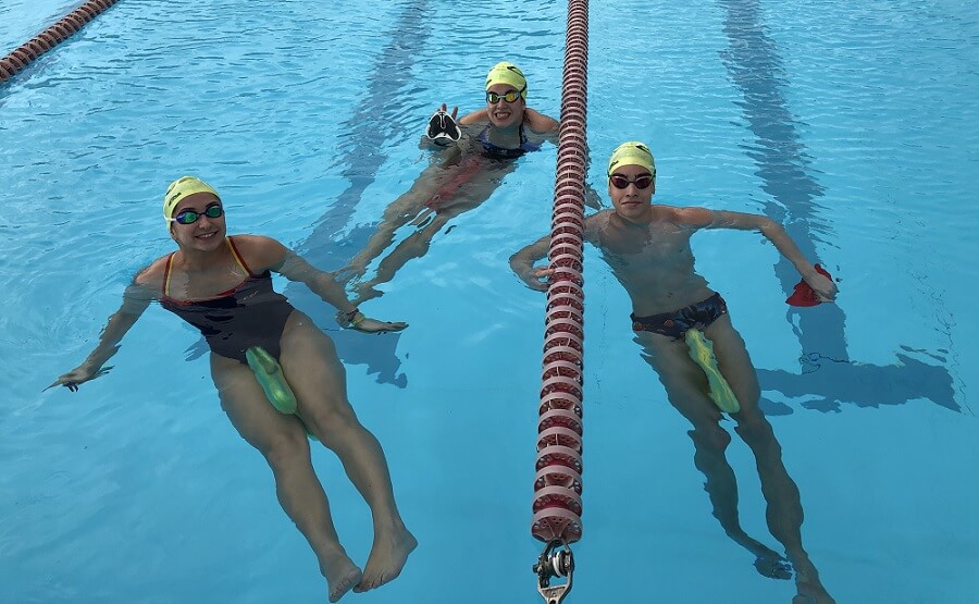 Los tres nadadores del Club Natación Tenis Elche que compitieron en el Campeonato de España de 2021