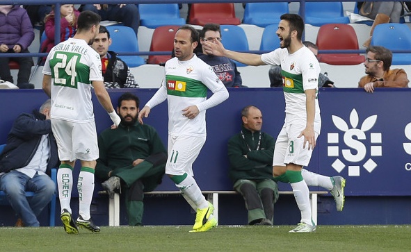 Nino celebra su gol al Levante con el Elche CF / LFP