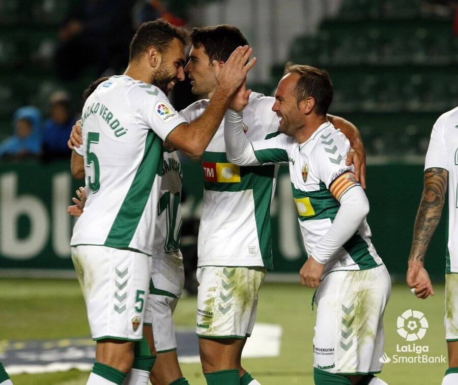 Los jugadores del Elche CF, Nino y Gonzalo Verdú, celebran un gol del primero ante el UD Almería en el Martínez Valero / LFP Los jugadores del Elche CF, Nino y Gonzalo Verdú, celebran un gol del primero ante el UD Almería en el Martínez Valero / LFP
