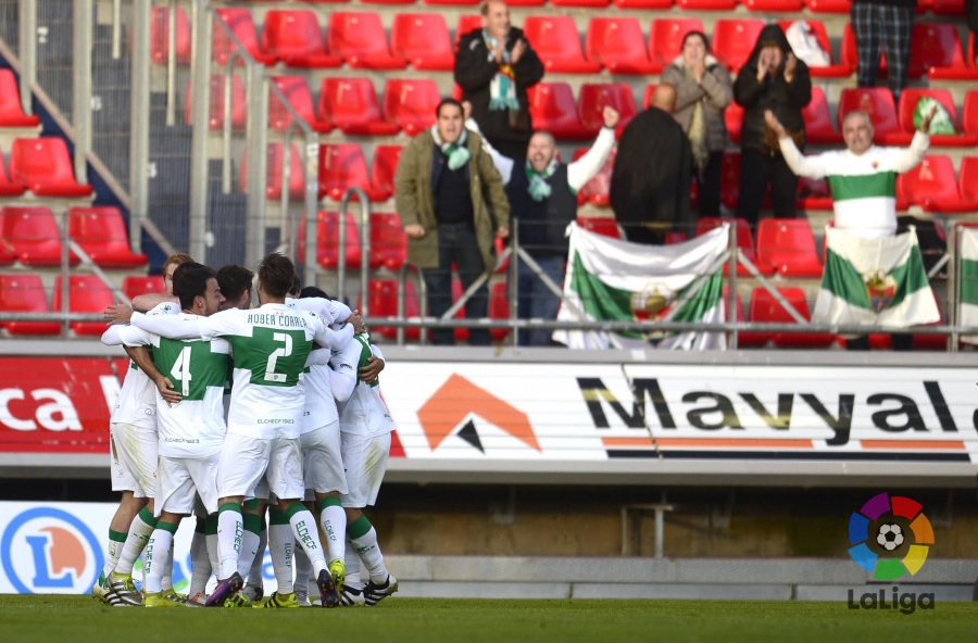 Los jugadores del Elche celebran un gol en Soria / LFP