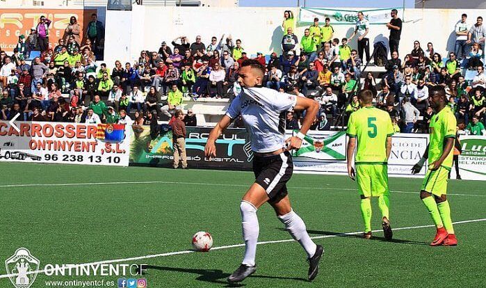 Leonardo Miramar anota el gol del triunfo del Ontinyent ante el Elche / Roberto Valía - Ontinyent C.F.