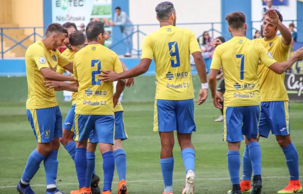 Los jugadores del Orihuela CF celebran un gol durante la temporada 18-19 / Orihuela CF Oficial