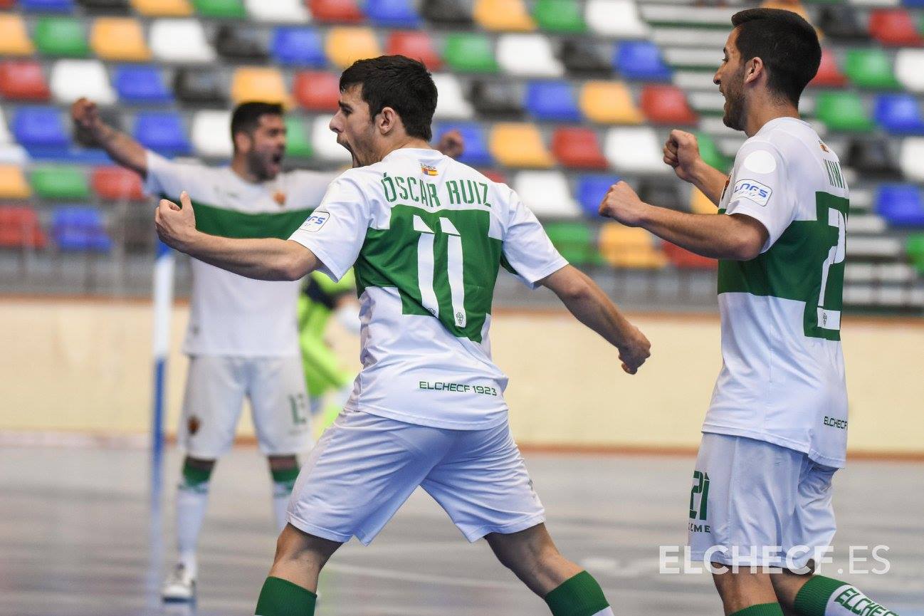 Óscar Ruiz celebra un gol con el Elche Sala en al temporada 16-17 / Sonia Arcos