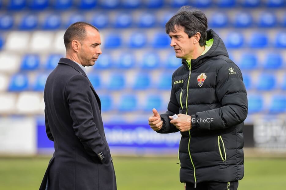 El entrenador Pacheta junto a Jorge Cordero / Sonia Arcos - Elche C.F.