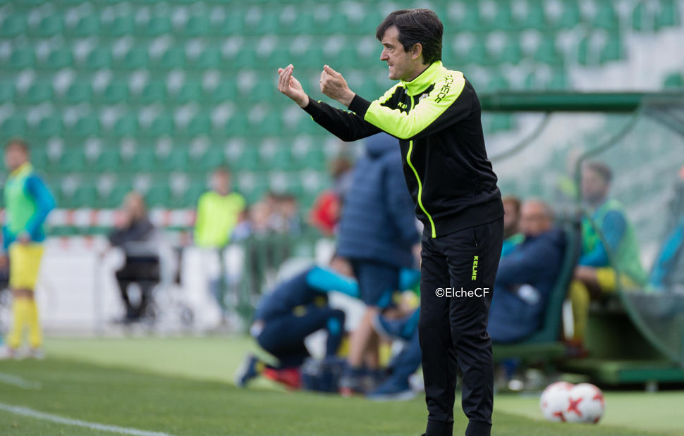 Pacheta dirige un partido con el Elche / Sonia Arcos - Elche C.F.