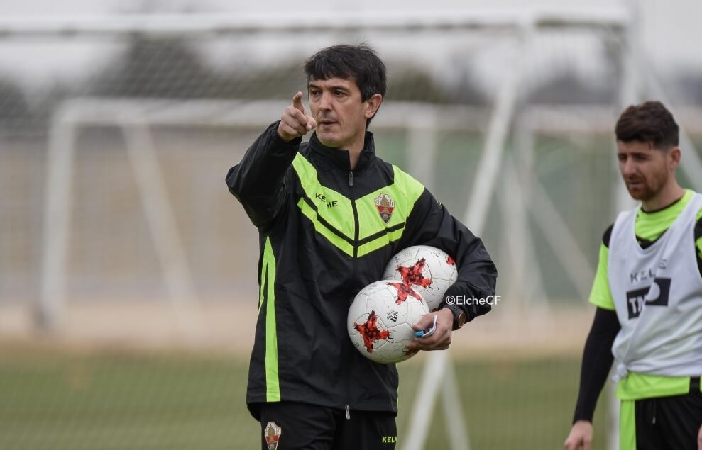 Pacheta dirige un entrenamiento con el Elche / Sonia Arcos - Elche C.F.