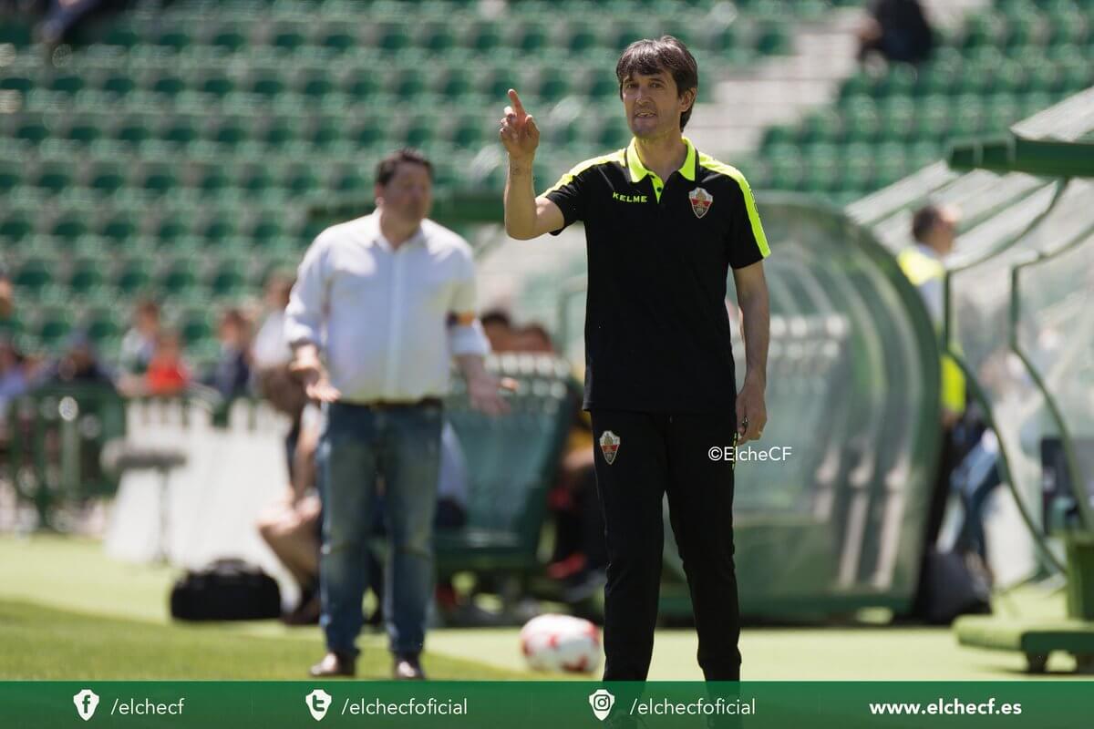 Pacheta dirige un partido con el Elche / Sonia Arcos - Elche C.F.