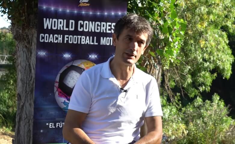 Momento de la entrevista a Pacheta para el portal Coach Football Motion / Youtube