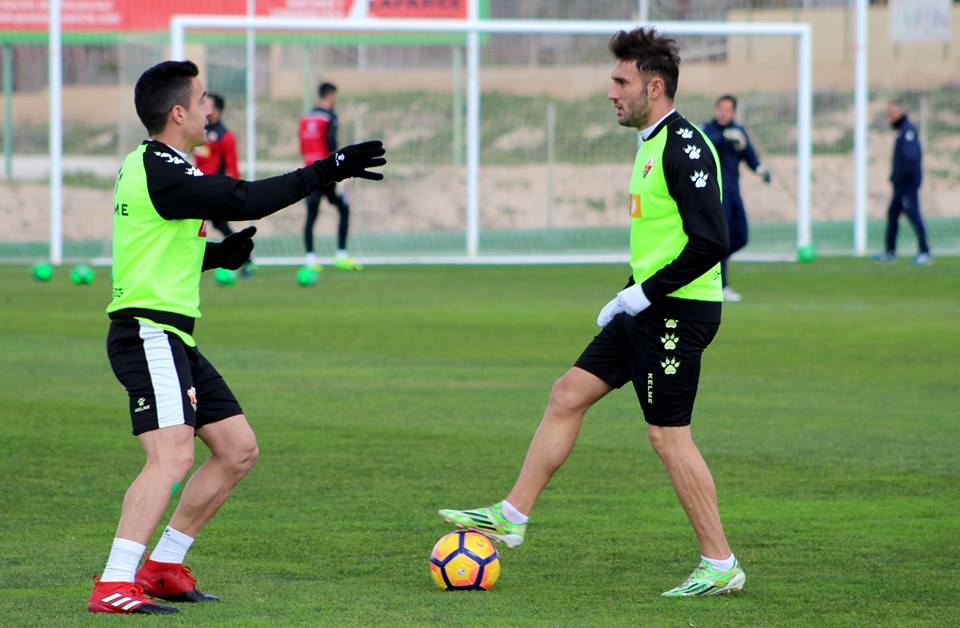 Pedro y Eldin en un entrenamiento con el Elche / Sonia Arcos - Elche CF