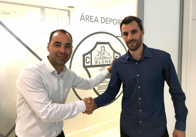 Saludo entre Jorge Cordero y Sergio Pelegrín / Elche C.F. Oficial