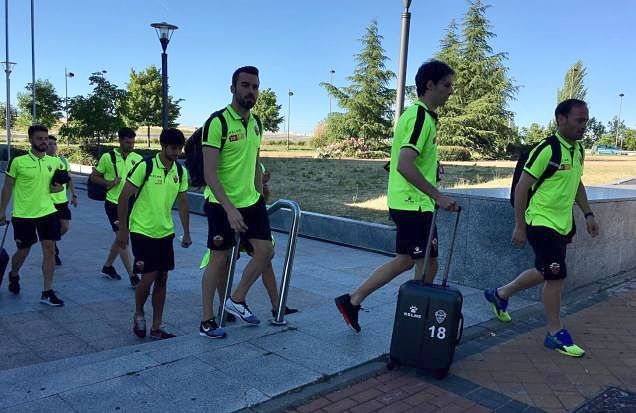 Jugadores del Elche en Getafe antes de un partido / Elche C.F. Oficial