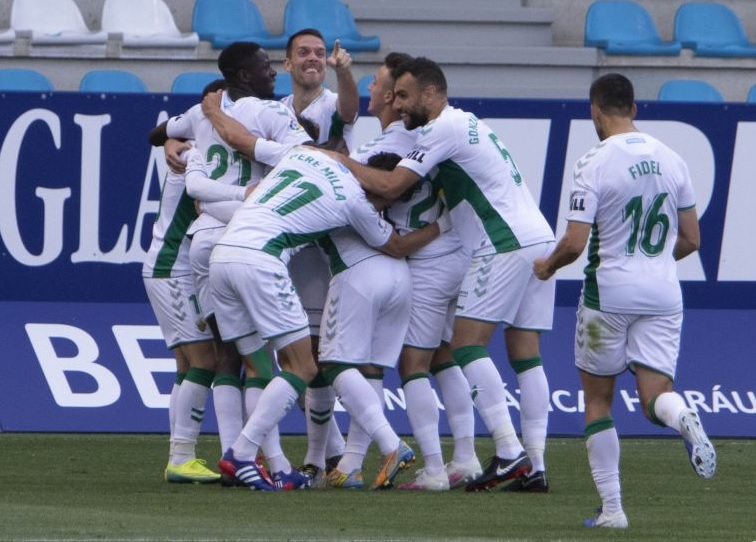 Los jugadores del Elche CF celebran un gol ante la Ponferradina en la temporada 19-20 / LFP