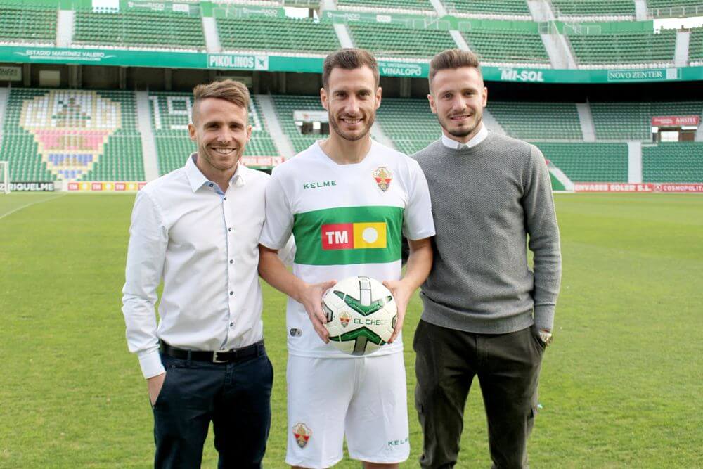 Jony, Aarón y Saúl Ñíguez en la presentación del primero como jugador del Elche / Sonia Arcos - Elche C.F. Oficial