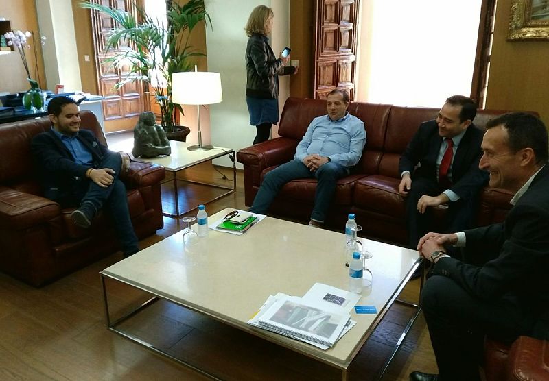 Manuel Illueca, Carlos González, Jesús Pareja y David Caballero se reúnen en el Ayuntamiento de Elche / COPE Elche