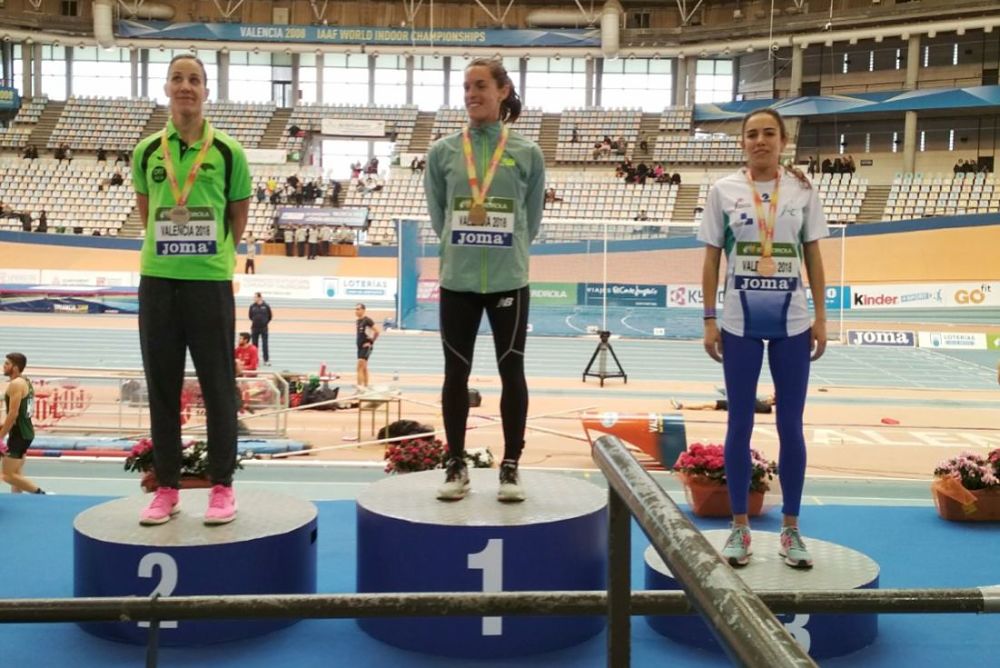 Rosalía Tárraga, del Club Juventud Atlética Elche, logra la medalla de bronce en la prueba de 800 m.lisos en el Campeonato de España absoluto de pista cubierta
